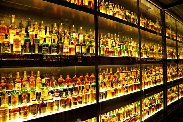 Scotch Tour Edinburgh with a Local Expert: Private & 100% Personalized