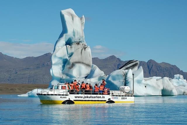 South Iceland and Glacier Lagoon: Jökulsárlón with Boat Tour