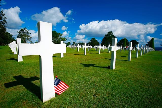 Mémorial de Caen Museum Admission and Guided Tour of D-Day Sites