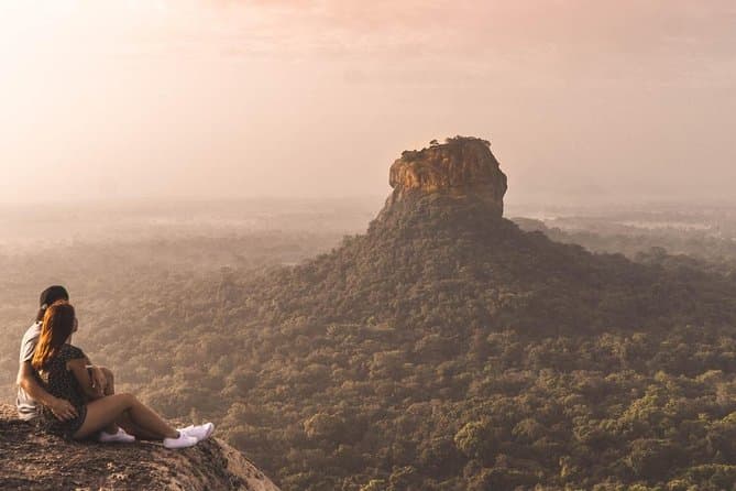 Private Hikkaduwa Car Tours: Discover Sri Lanka's Coast