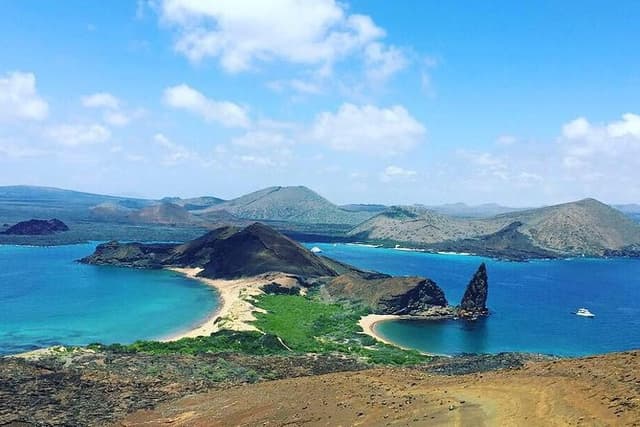 Tour to Bartolome Island + Bahia Sulivan