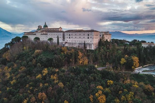 Visit of the Masseria Albaneta of Montecassino, Rocca Janula and Carro Polacco.