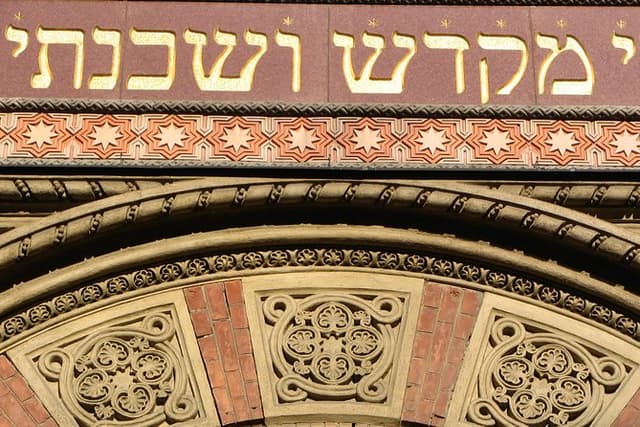 Budapest Dohany Synagogue & Hungarian Jewish Museum & free extras