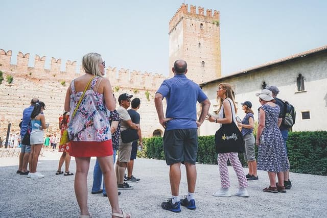 Verona Highlights Walking Tour in Small-group
