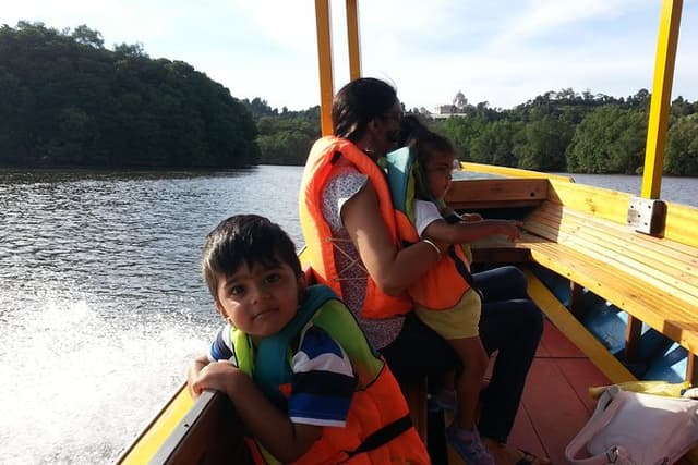 Bandar Highlight, Water Village & Proboscis Monkey Tour (Private)