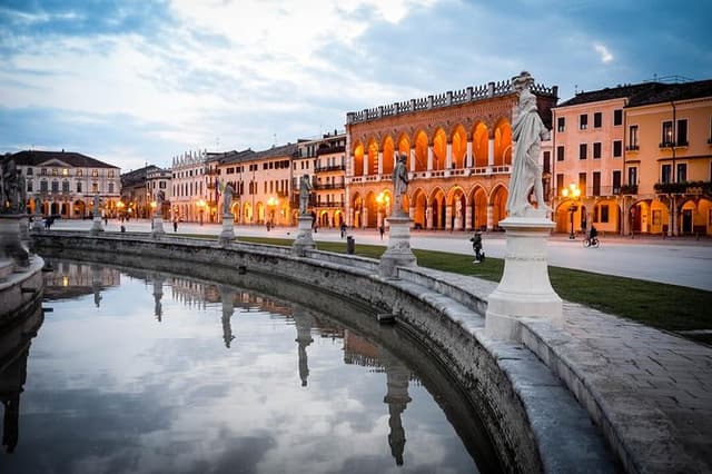 Private Padua Day Trip from Venice with Botanical Garden