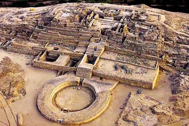Millennial city of Caral + Half world Lagoons