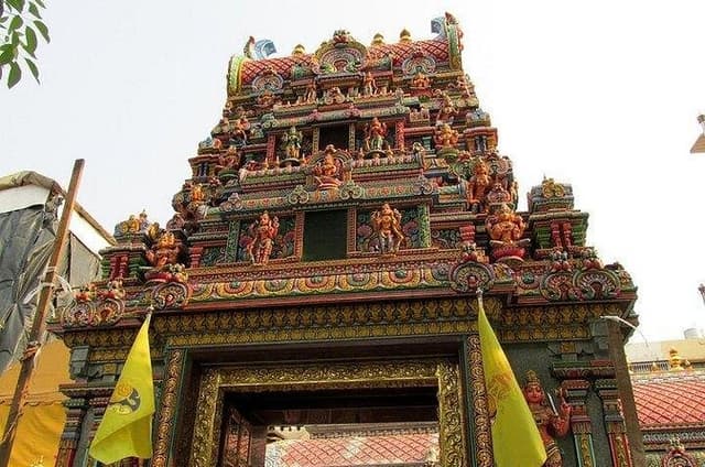 Hindu Selfie City Tour with Vegetarian Lunch (Bangkok)