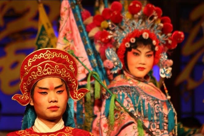 Authentic Face-Changing & Sichuan Opera Chengdu Experience