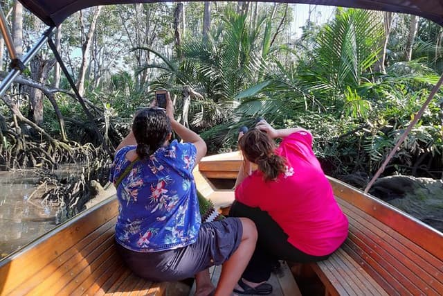 Proboscis Monkey, Water Village and Night Tour (Private)
