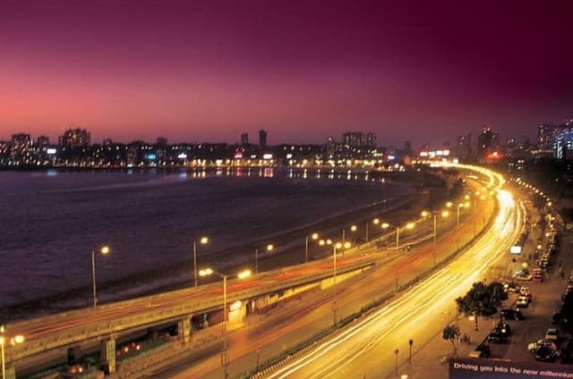 Private Tour: Customizable Mumbai Sightseeing Including Elephanta Caves or Kanheri Caves
