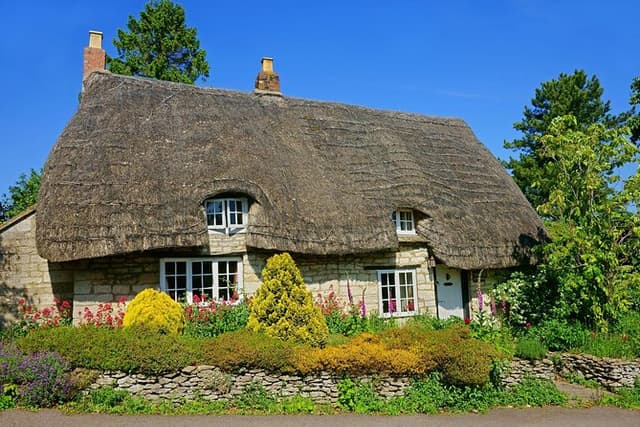 Oxford, Stratford, Cotswolds & Warwick Castle Tour from London