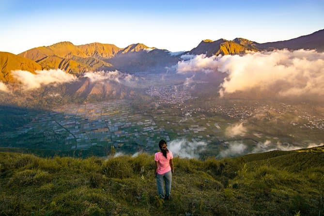 Best Pergasingan Hill Trekking Tours in Lombok