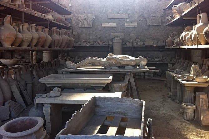 Magical Pompeii Sunset Tour: Ancient Ruins at Twilight