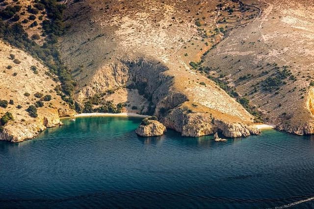 Private 7,5h Plavnik Island & Wild Bays Full-day Boat Trip
