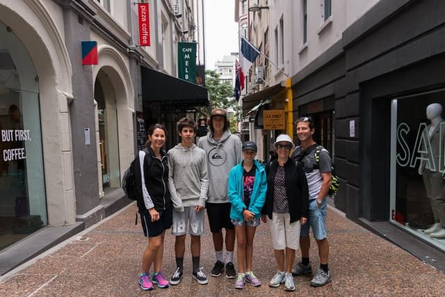 Auckland Small-Group Walking Tour with Treats