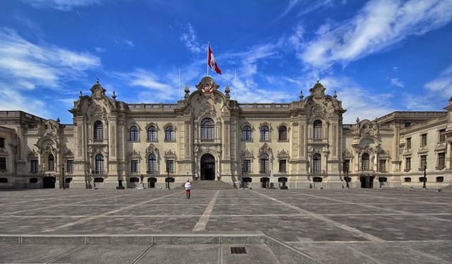 Top 10 Highlights of the Lima Historic Tour & Bites on E-Scooter
