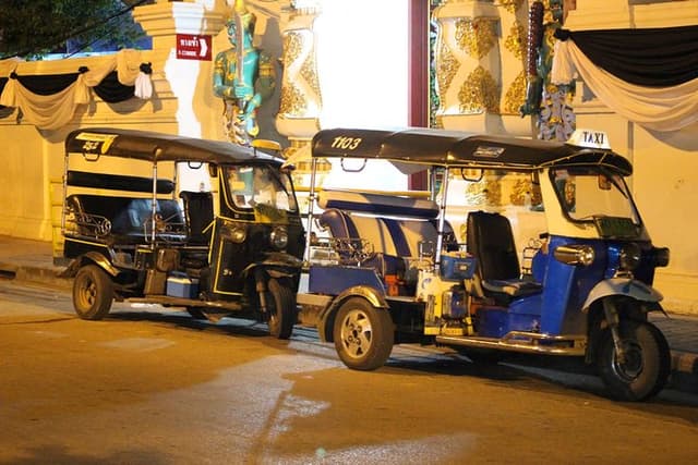 Private Evening! Crisscross Chiang Mai's Night by the classic Tuk Tuk