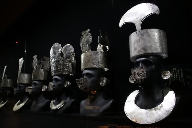 The Larco Museum Complete Guided Tour with Tranfers (Small Group)
