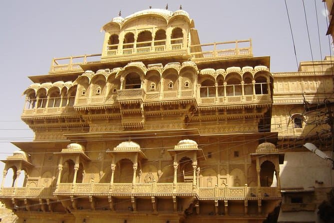 Ride from the Golden City to the Blue City in Comfort
