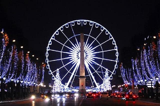 Paris Christmas Illuminations and Local Festivities Private Tour