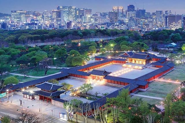 Seoul Night Tour (Gwangjang Market, Royal Palace and Naksan Park)