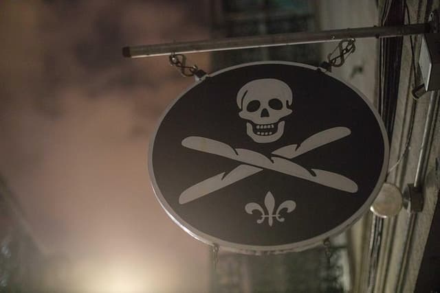 Adults-Only New Orleans Ghost, Crime, Voodoo, and Vampire Tour