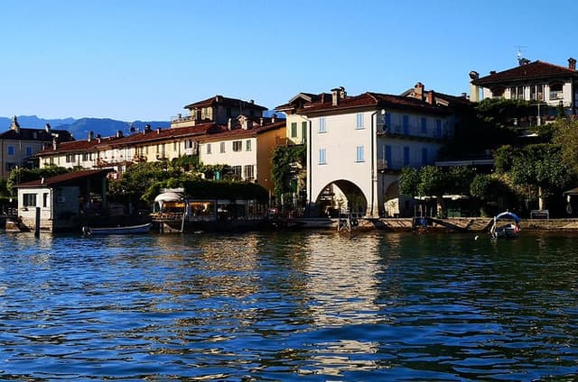Lake Maggiore private guided cruise by private boat