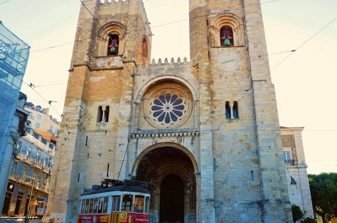 Explore Historic Óbidos Day Tours from Lisbon