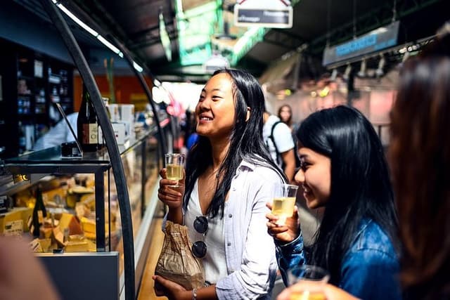 Paris Private Food Tour: Taste 10 French Classics in Le Marais