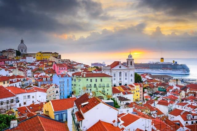 Special Guided Tour of Tuk Tuk Lisbon Historic 2 Hours