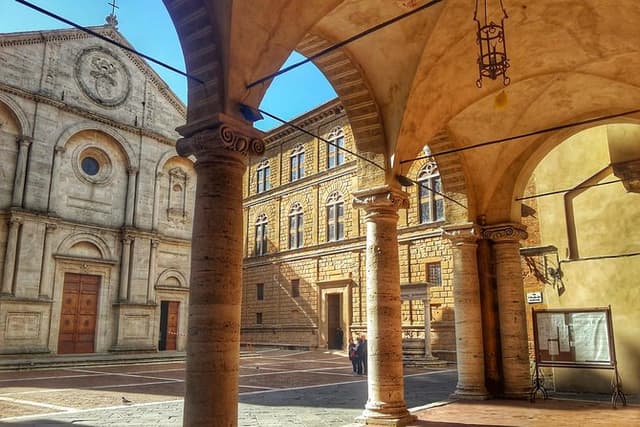 Grand Tour of Pienza, Montalcino, Montepulciano + wine and cheese tasting
