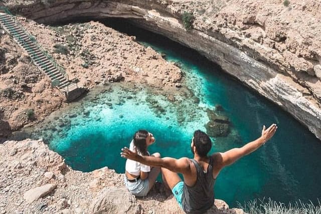 Wadi Shab tour with Bimmah Sinkhole tour (price per vehicle)