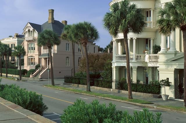 Charleston: A Walk Through Charleston History
