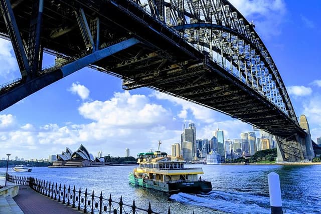 Sydney Unleashed with Bondi Beach 4‑Hour Private Morning Tour