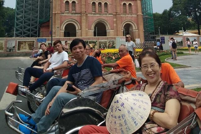 One hour cyclo tour around Saigon