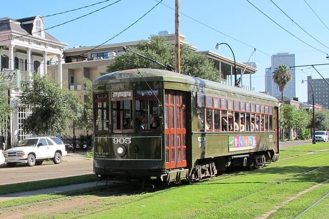 New Orleans City and Cemetery 2-Hour Bus Tour