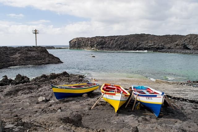2. Nature, History of FOGO and relaxation at the natural pool of Salinas