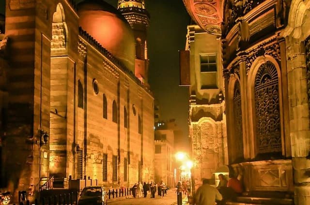 Private Tour to El Moez St. and Al Azhar Park.