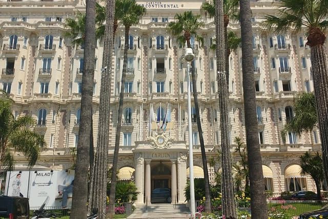 Guided Tour in Cannes by a Screenwriter: History, Glamour & Cinema
