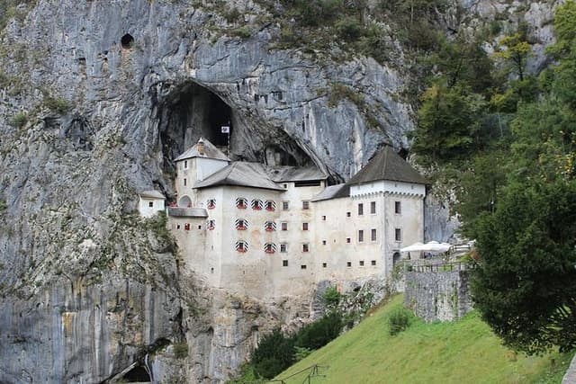 From Zagreb: POSTOJNA cave + Predjama castle + LJUBLJANA Day Tour