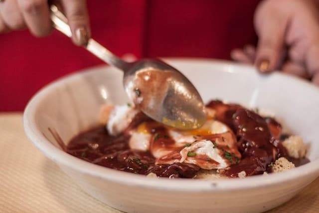 Lyon Old Town Food Tour with 5 French Delicacies & Fine Wine