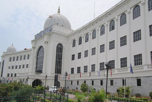 Cult Immersions 4 - Salarjung & Nizam"s Museum & Paigah Tombs