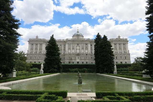 Madrid panoramic private tour with hotel pick up