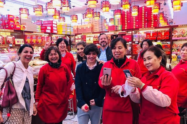 4-Hour Beijing Shopping Tour with Dim Sum Lunch