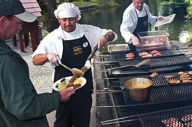 Skagway Shore Excursion: Liarsville Gold Rush Camp, Gold Panning and Salmon Bake Combo