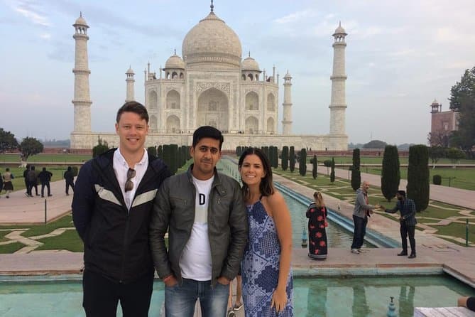 Taj Mahal Sunrise in New Delhi: Unforgettable Views