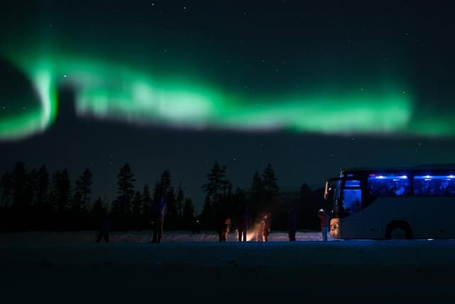 Northern Lights Big Bus Chase with Chasing Lights