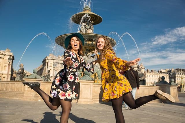 PRIVATE TOUR: Highlights & Hidden Gems of Paris With Locals