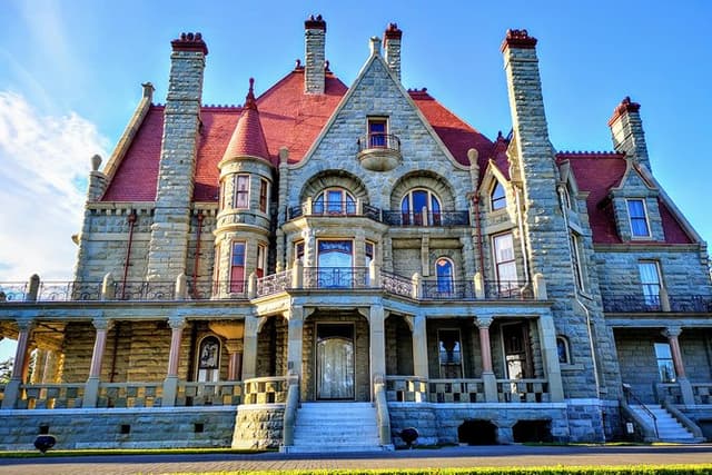Two-Hour Luxury City Tour of Victoria